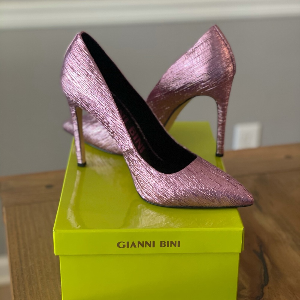 Gianni Bini Pink Pumps